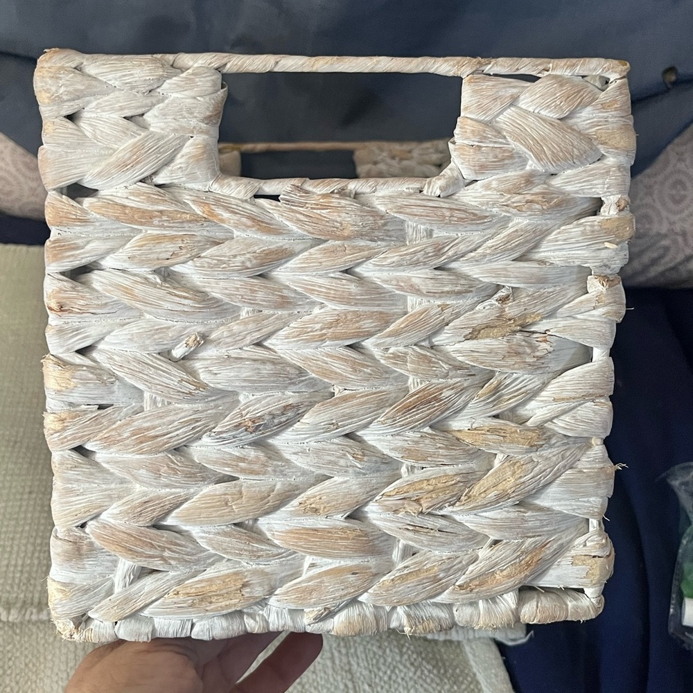 White Woven Basket with Integrated Handles - Picture 4 of 9